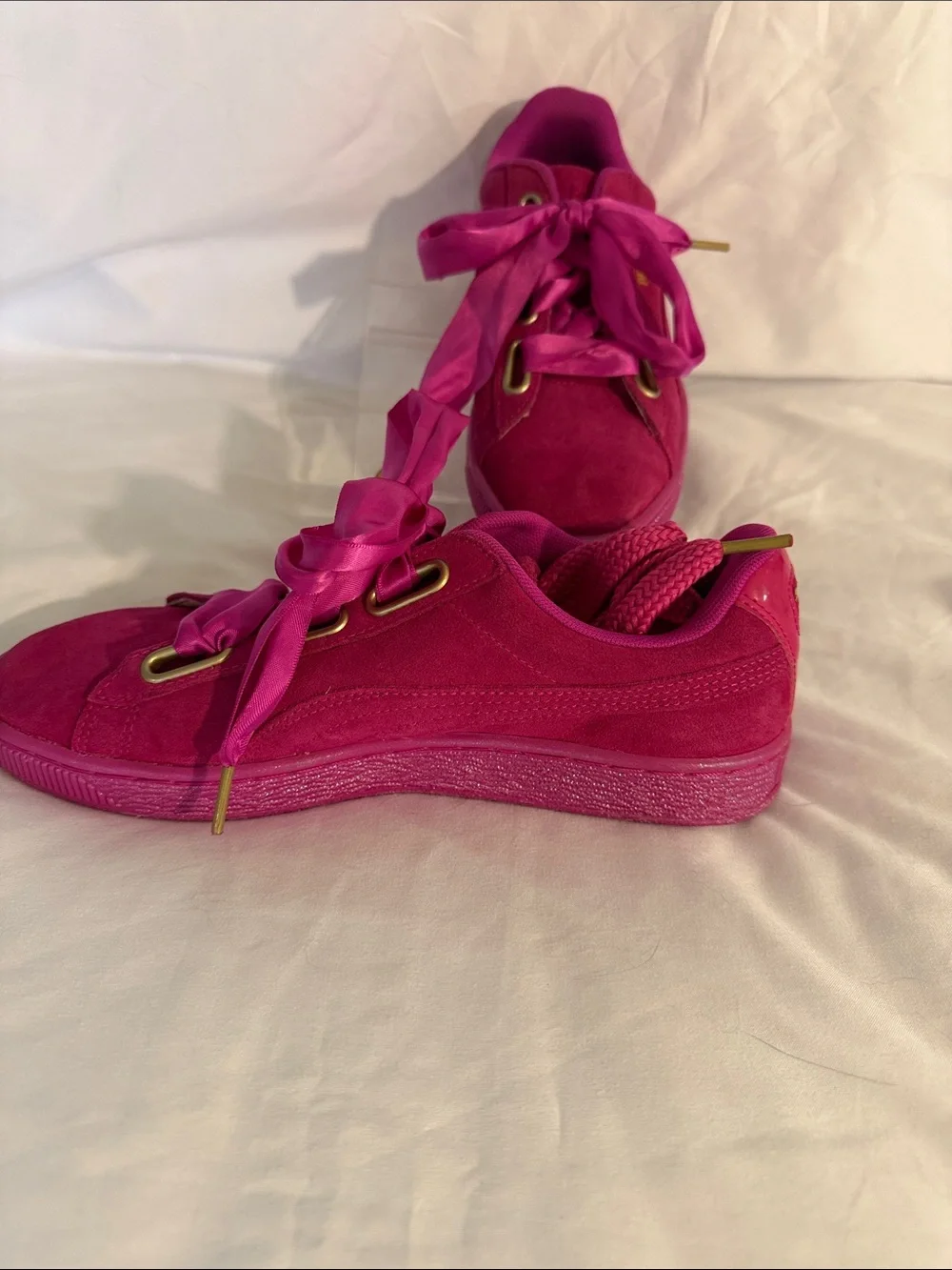 Puma Women’s Suede Heart Sneakers in Bright Pink Size 9